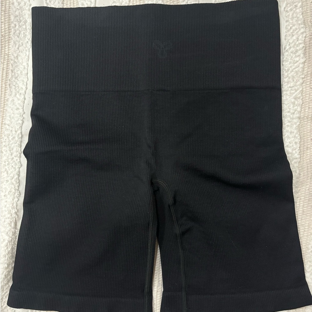 TnaBODY Atmosphere ribbed biker shorts